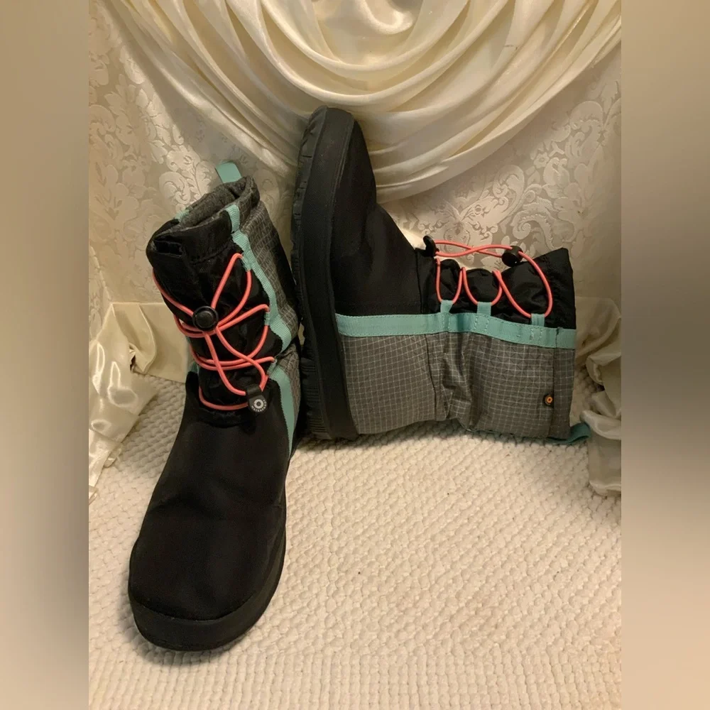 BOGS SNOW BOOTS